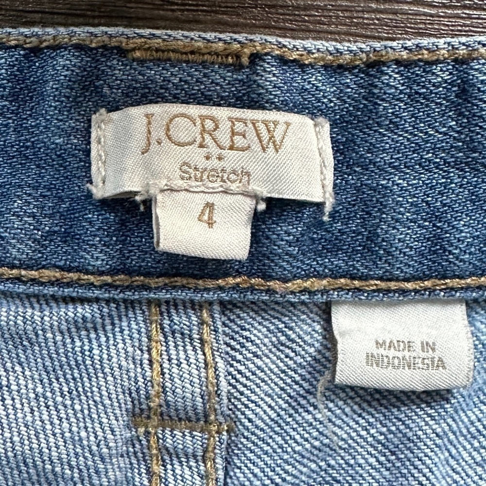 *J. CREW* Medium Wash Cutoff Stretch Bermuda Shorts Size 4 - Picture 4 of 5